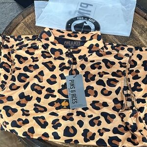 Pins & Aces Women's Sleeveless Golf Shirt. Size Large. New with Tags